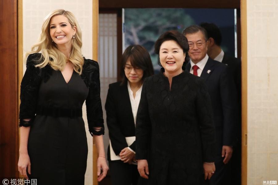 美国有线电视新闻网（CNN）报道，一名美国政府官员21日告诉记者，伊万卡率领美国代表团是受父亲特朗普所托，她“由衷地接受了这个机会”。另一名官员补充说，伊万卡本人也是“冬季运动爱好者”。