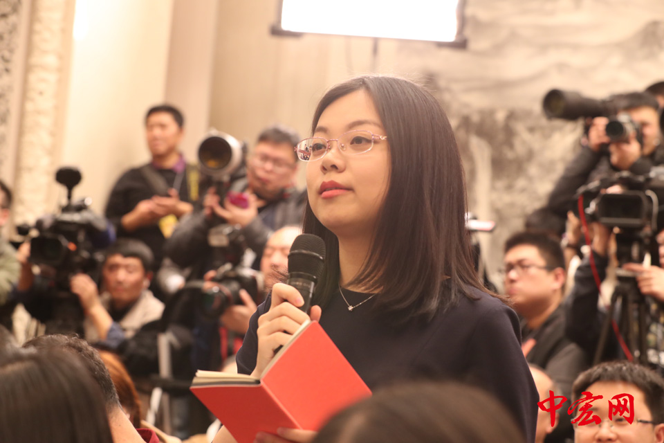 图为媒体记者提问。中宏网记者 张松峰 摄