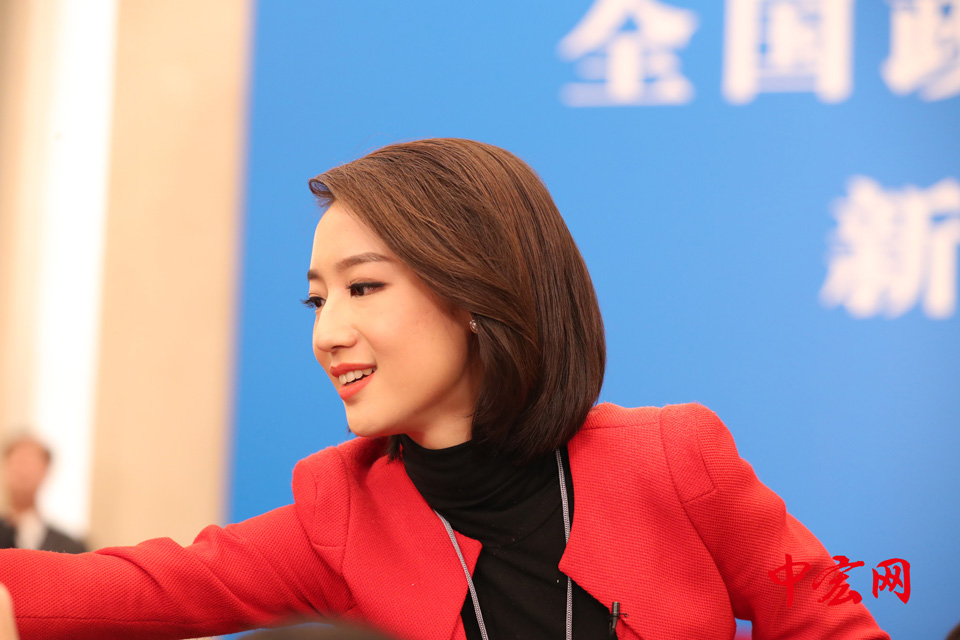 图为媒体记者提问。中宏网记者 张松峰 摄