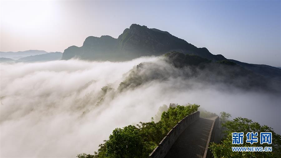 这是5月13日拍摄的天津市蓟州区黄崖关长城雨后云海壮美景观。新华社发(杨玉山摄)