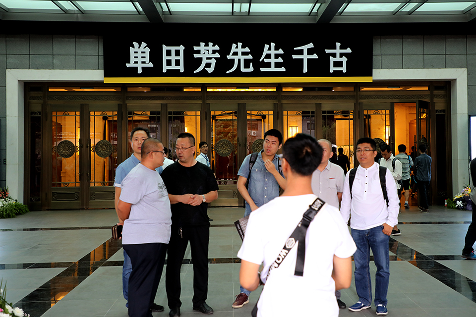 中宏网9月15日电（记者 康书源）9月15日，评书表演艺术家单田芳的告别仪式在北京八宝山殡仪馆举行。图为告别仪式现场。