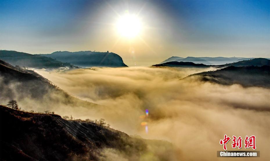 阳光下的云海。徐振华 摄 图片来源：中新网