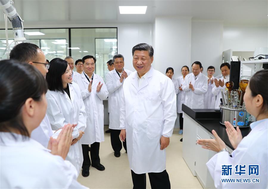 10月22日至25日，中共中央总书记、国家主席、中央军委主席习近平在广东考察。这是10月22日下午，习近平考察珠海横琴新区粤澳合作中医药科技产业园。 新华社记者谢环驰摄 图片来源：新华网