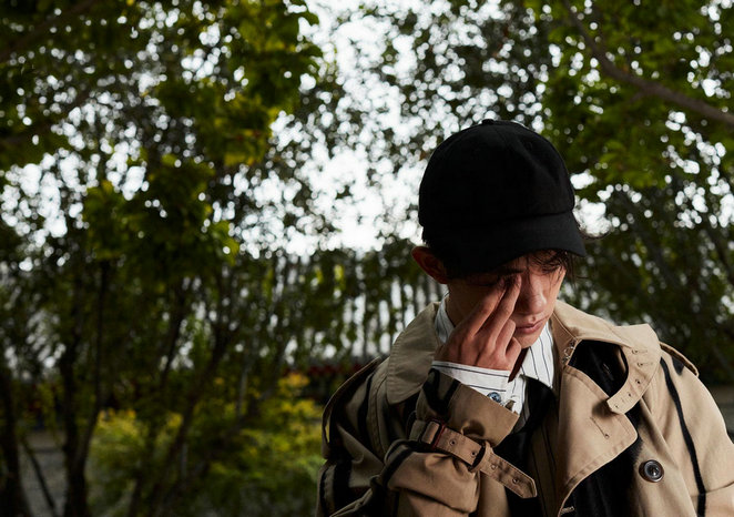 11月5日，易烊千玺某杂志内页曝光，同时11月刊也是千玺的生日月刊。易烊千玺用超凡的时尚感轻松驾驭多套造型，或化身唐装少年露儒雅之风，或风衣搭配衬衫精致干练。