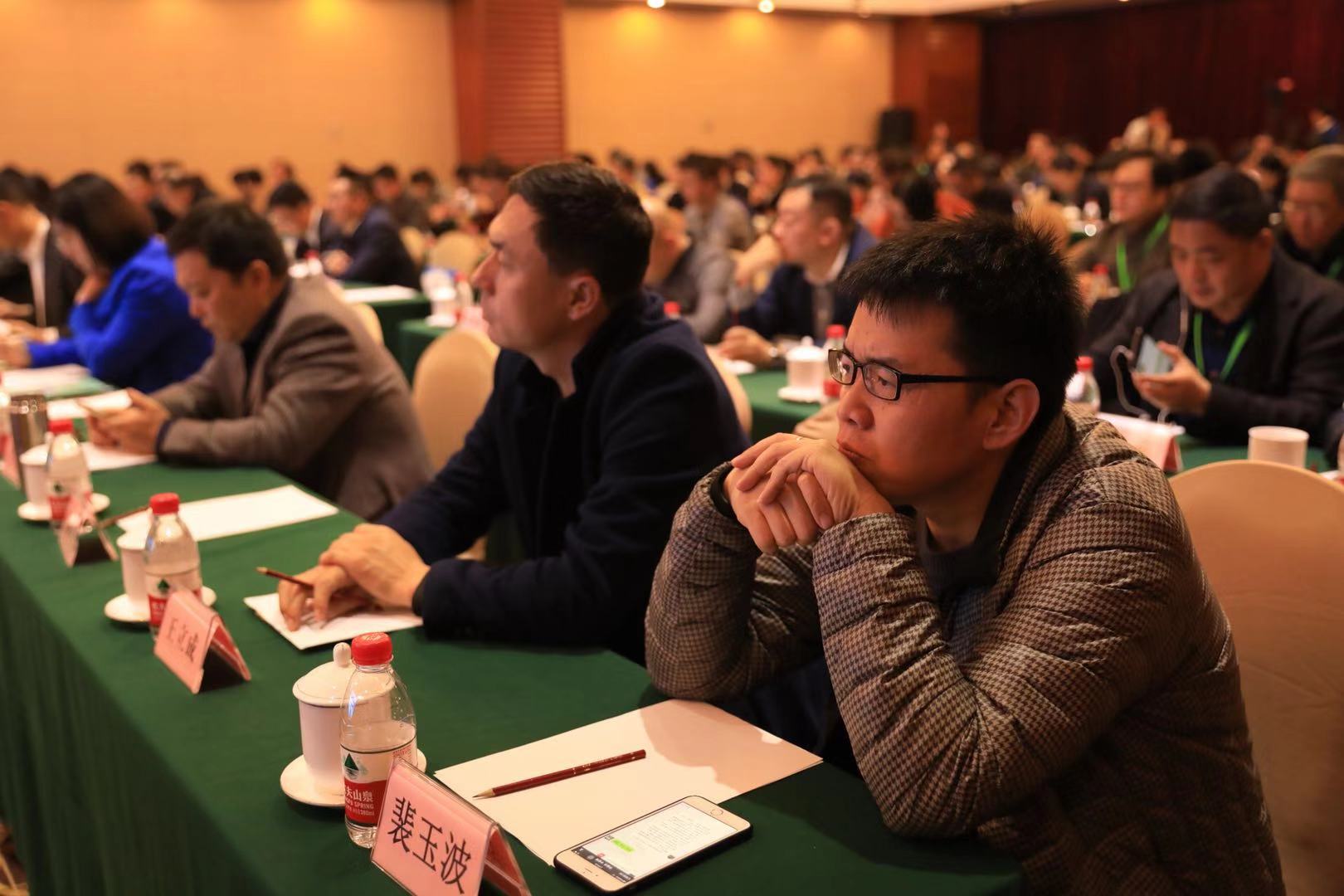 由国家发改委财金司和国家公共信用信息中心指导，国家发改委宏观经济管理编辑部、中宏网主办的第三届中国信用建设创新发展峰会，今天（ 11月10日）在北京职工之家举行。