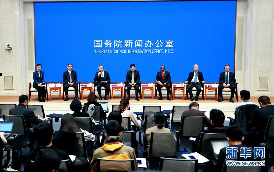 11月15日，国务院新闻办公室在北京举行中外记者见面会，请中外企业项目合作方围绕“企业共建‘一带一路’”与中外记者见面交流。 新华社记者 潘旭 摄 图片来源：新华网