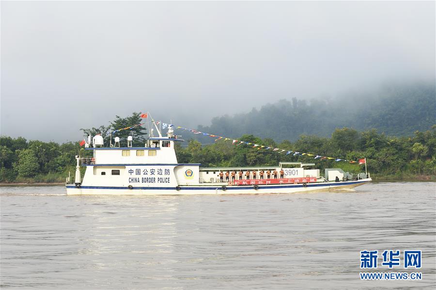 11月21日，中国执法艇参加联合巡逻执法船艇阅兵。新华社记者 谢子艺 摄