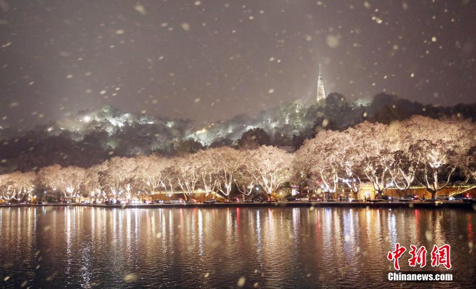 12月8日，杭州普遍降雪。 中新社记者 毛建军 摄 图片来源：中新网
