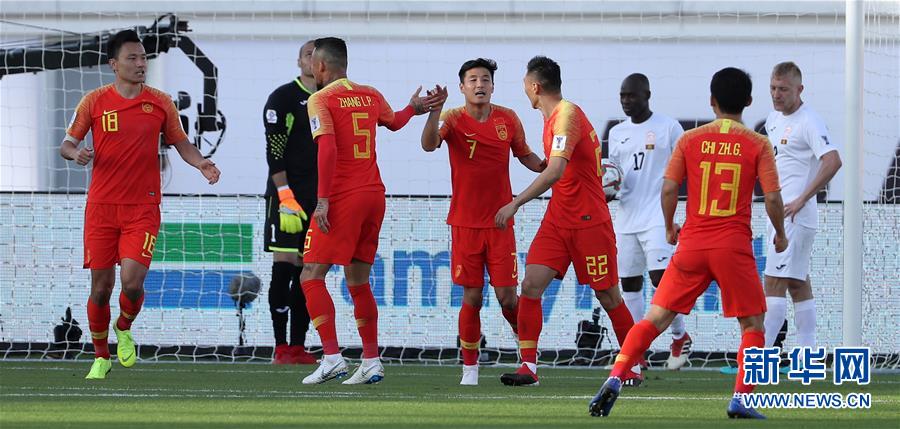 1月7日，中国队球员在比赛中庆祝首粒进球。<br/>

　　当日，在阿联酋艾因举行的2019年亚洲杯足球赛C组小组赛中，中国队以2比1战胜吉尔吉斯斯坦队。新华社记者李钢摄