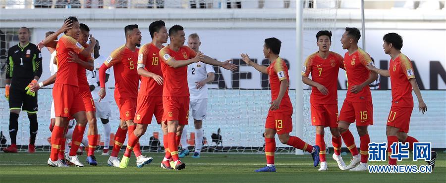 1月7日，中国队球员在比赛中庆祝首粒进球。新华社记者李钢摄