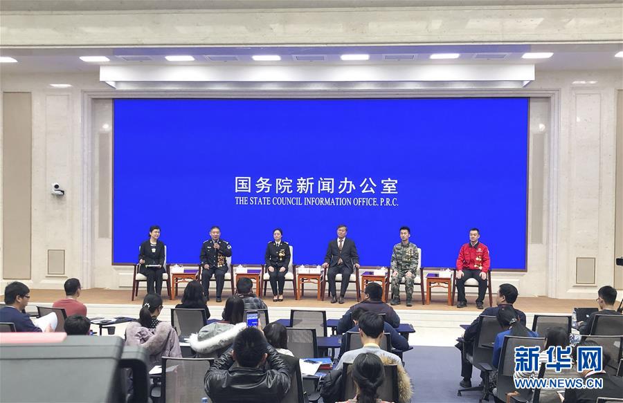 1月22日，国务院新闻办公室在北京举行中外记者见面会，请5位“最美退役军人”代表围绕“退役不褪色，建功新时代”与中外记者见面交流。 新华社记者 殷刚 摄