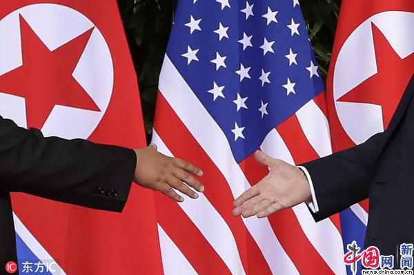 资料图：当地时间2018年6月12日，新加坡，朝鲜最高领导人金正恩与美国总统特朗普在圣淘沙岛上的嘉佩乐酒店举行会晤。这是历史上美朝两国在任领导人的首次会晤。.jpg