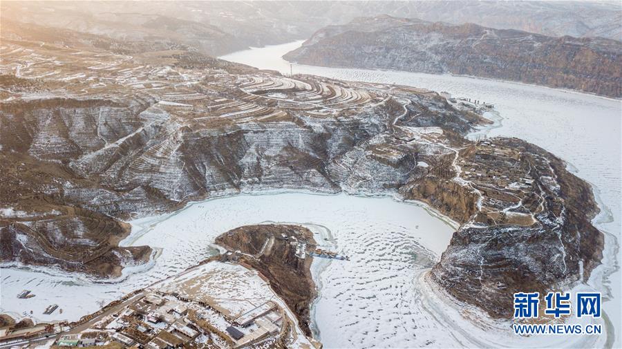　这是2月17日无人机拍摄的老牛湾雪景。 黄河老牛湾位于山西省和内蒙古自治区交界处。 新华社记者 彭源 摄