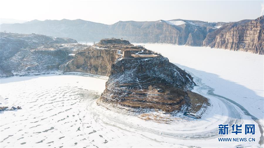 这是2月17日无人机拍摄的老牛湾雪景。 黄河老牛湾位于山西省和内蒙古自治区交界处。新华社记者 彭源 摄
