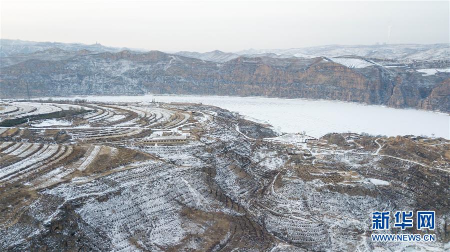 这是2月17日无人机拍摄的老牛湾雪景。 黄河老牛湾位于山西省和内蒙古自治区交界处。新华社记者 彭源 摄
