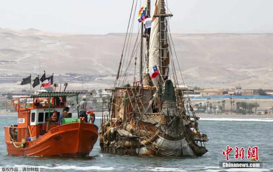 当地时间3月13日，一艘名为“Viracocha III”的芦苇帆船从智利太平洋岸最北的港口城市阿里卡出发，准备横渡太平洋，前往澳大利亚。 图片来源：中新网