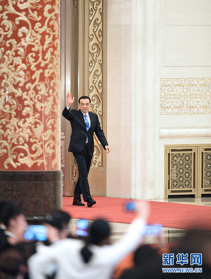 3月15日，国务院总理李克强在北京人民大会堂会见采访十三届全国人大二次会议的中外记者并答记者问。 新华社记者 陈晔华 摄