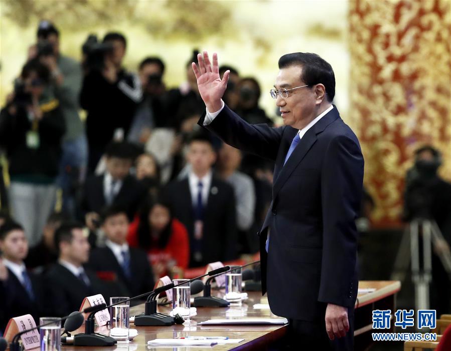 3月15日，国务院总理李克强在北京人民大会堂会见采访十三届全国人大二次会议的中外记者并答记者问。 新华社记者 刘彬 摄