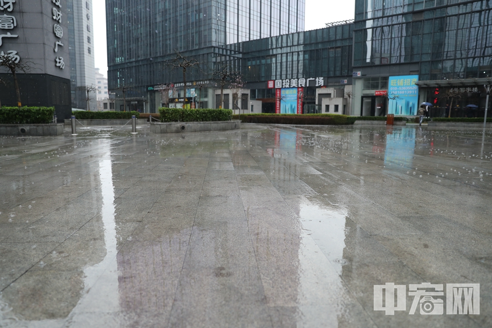 预计当前至前半夜，北京大部分地区自西向东将出现雷阵雨天气。 中宏网记者 富宇 摄