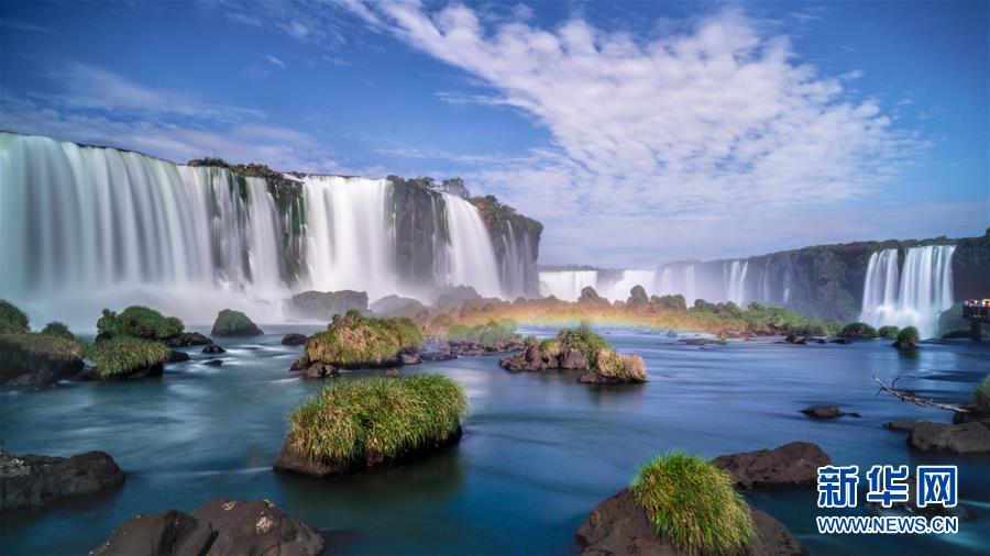 在阿根廷与巴西交界处拍摄的伊瓜苏大瀑布。 新华社记者王天聪摄