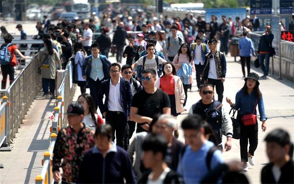 北京铁警提醒旅客"五一"出行切忌"马大哈"