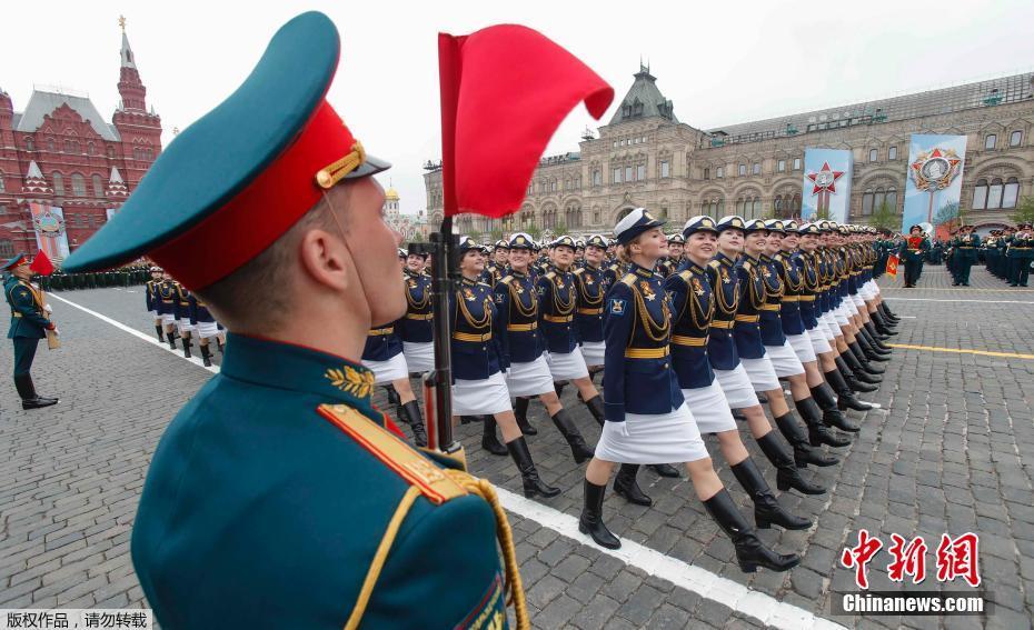 当地时间2019年5月9日，俄罗斯莫斯科，莫斯科红场举行一年一度的阅兵式，纪念卫国战争胜利74周年。 图片来源：中新网