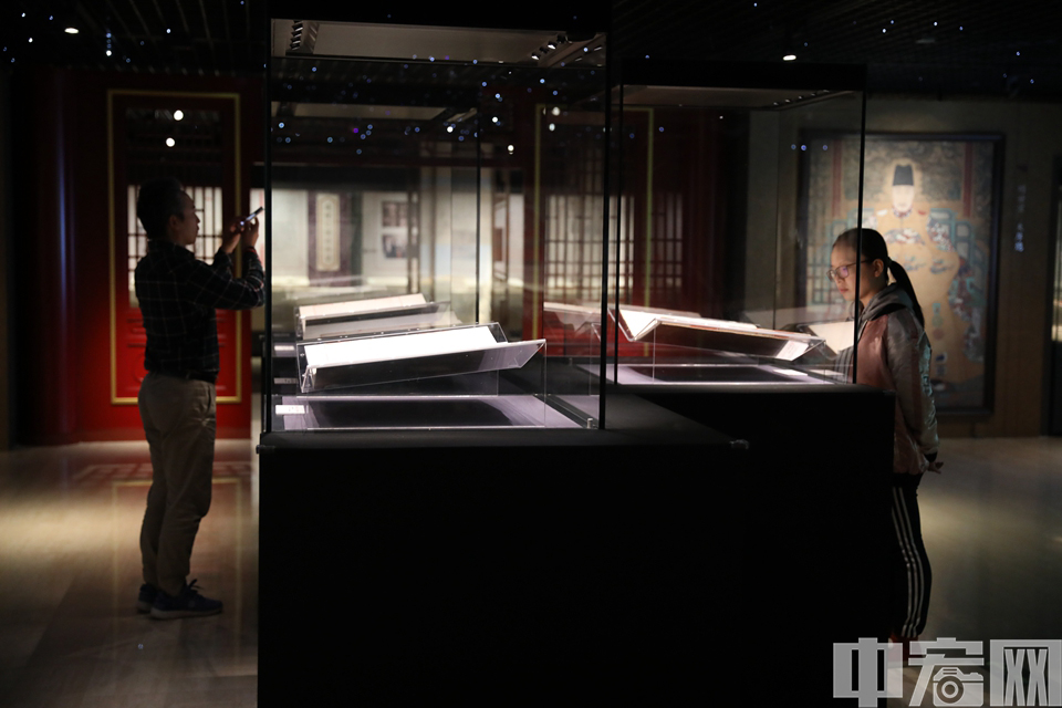 国宝《永乐大典》在国家典籍博物馆展出。