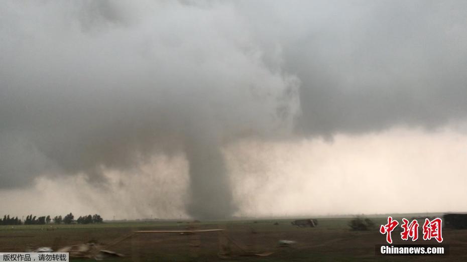 美国俄克拉荷马州暴雨携龙卷风呼啸而至。 图片来源：中新网