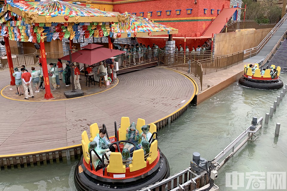 近日，北京欢乐谷5期“香格里拉”进行试运营，提前亮相在游客面前。据了解，6月28日，5期“香格里拉”将正式与大家见面。