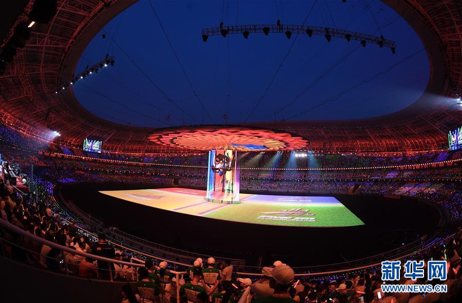 8月8日拍摄的开幕式现场。 当日，第二届全国青年运动会开幕式在山西省太原市山西体育中心“红灯笼”体育场举行。 新华社记者黄宗治摄