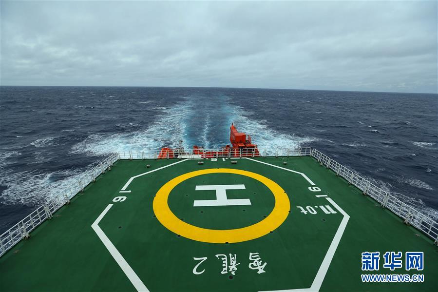 11月11日，“雪龙2”号穿越西风带进入南大洋。新华社记者 刘诗平 摄