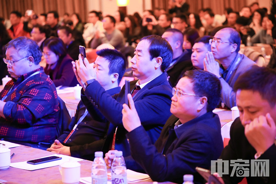 11月29日上午，第四届中国信用建设创新发展峰会在北京召开。图为峰会现场。