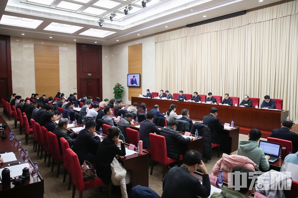 国家发展改革委副主任连维良、公安部交通管理局局长李江平、交通运输部副部长刘小明、应急管理部副部长付建华、民航局副局长吕尔学、全国总工会书记处书记张茂华、共青团中央书记处书记奇巴图、国家铁路集团副总经理李文新出席会议并讲话，人力资源社会保障部、中国气象局、国家铁路局、中央军委后勤保障部的有关负责同志参会。 中宏网记者 富宇 摄