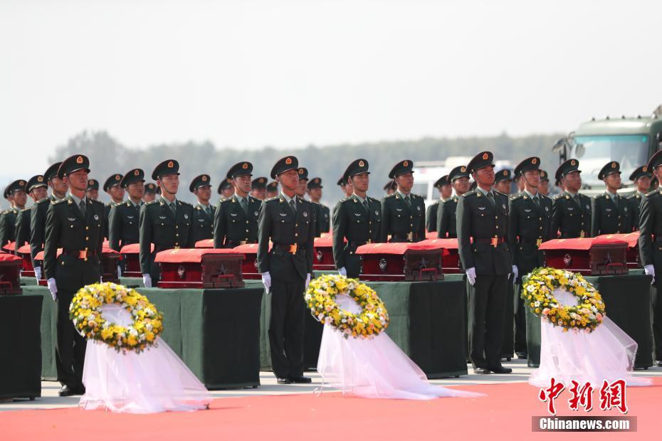 沈阳迎接117名在韩志愿军烈士遗骸回家