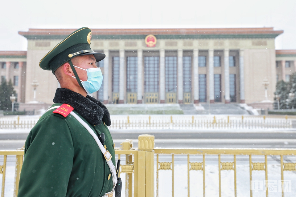 11月7日,北京迎来了2021年的第一场雪,武警北京总队执勤第一支队全体