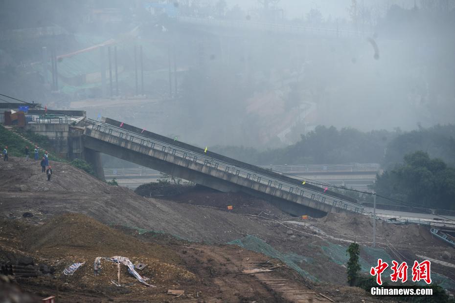 重庆巴南融汇二桥成功爆破拆除