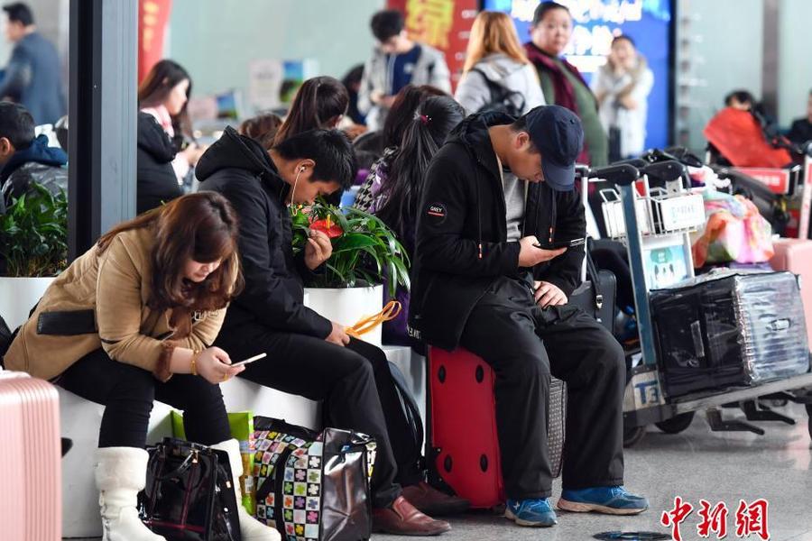 受凍霧天氣影響 超6000人滯留烏魯木齊機場