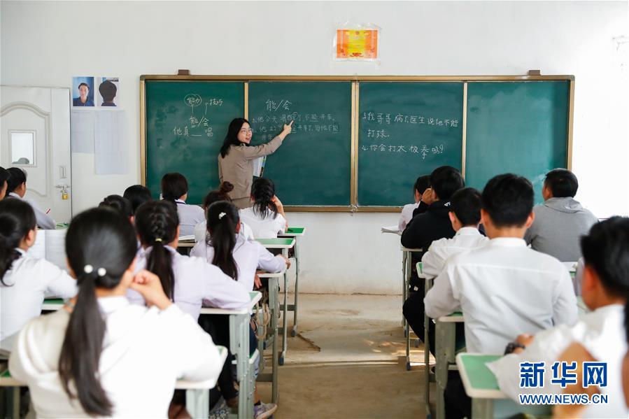 老挝中学生图片