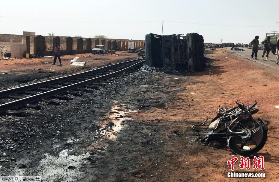 當地時間6日,尼日爾首都尼亞美東部發生一起油罐車爆炸事故,造成58人