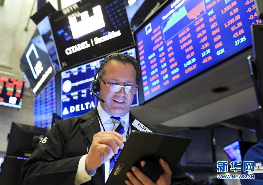 8月1日,交易员在美国纽约证券交易所工作 纽约股市三大股指1日下跌