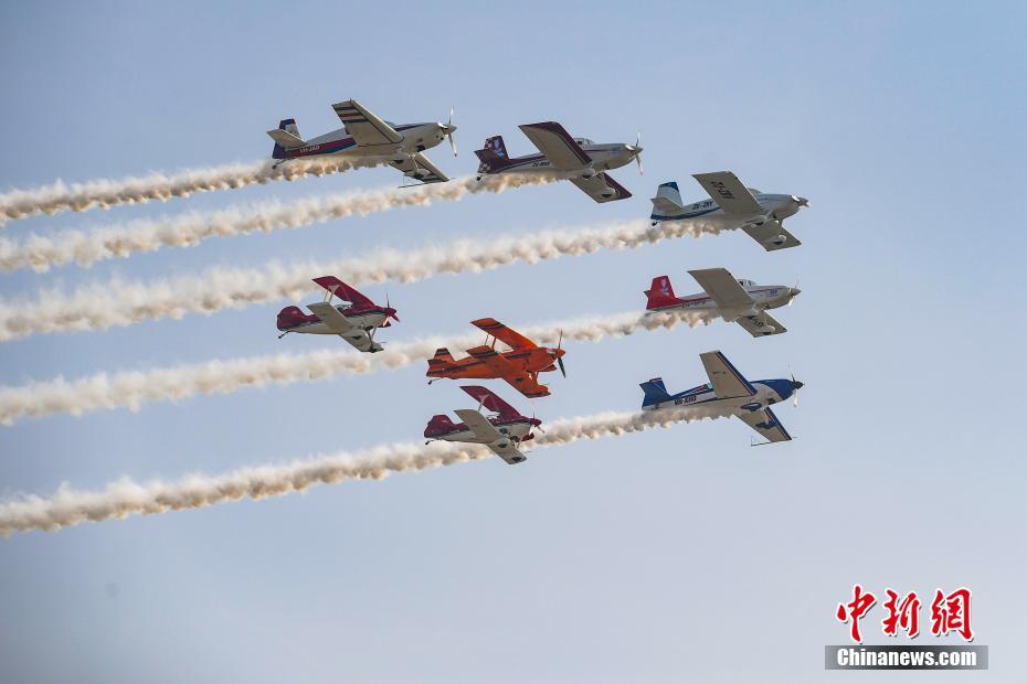 2019尧城(太原)国际通用航空飞行大会特技飞行表演在尧城机场拉开帷幕