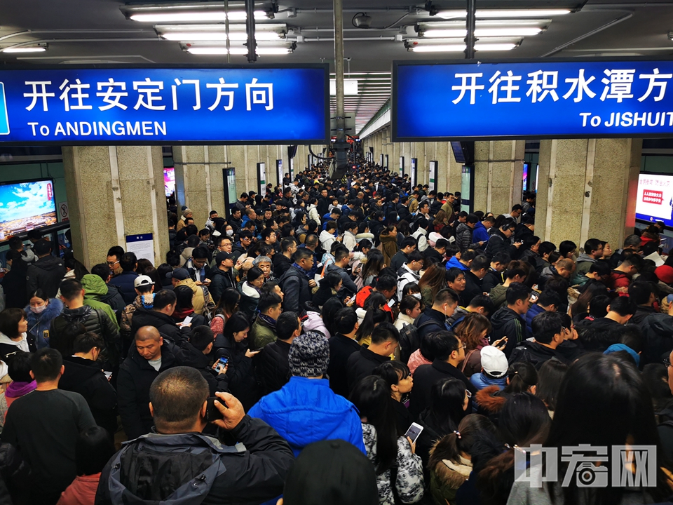 北京地铁拥堵图片