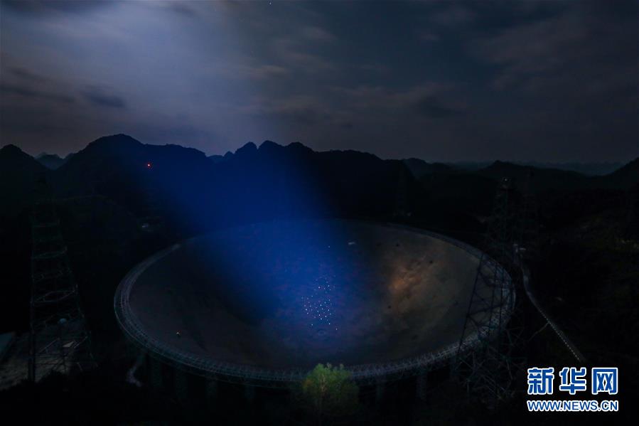 中国天眼夜景图片