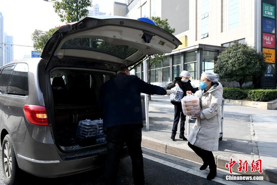 武汉眉州东坡酒楼为防疫一线人员免费送餐