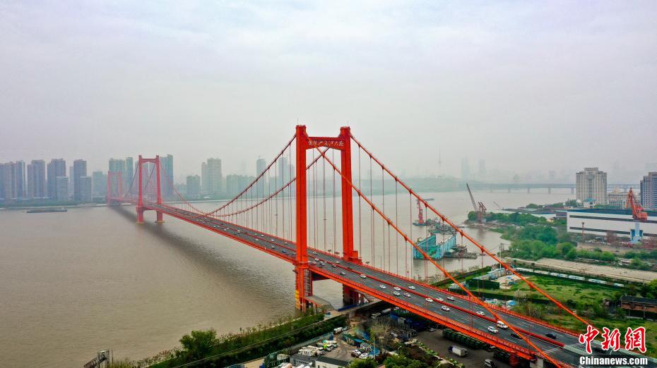 鹦鹉洲长江大桥为武汉二环线组成部分之一。 周星亮 摄