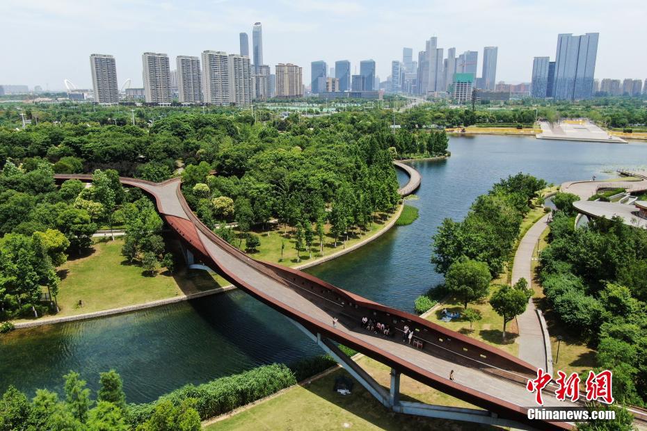 6月7日,航拍南京河西城市生态公园.