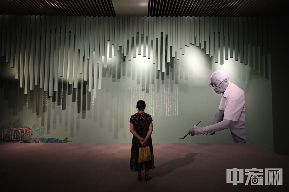 8月4日，“重山和畅——苗重安绘画展”在中国国家博物馆北1、北2展厅开放，展览展示了苗重安不同时期的代表作。 中宏网记者 富宇 摄