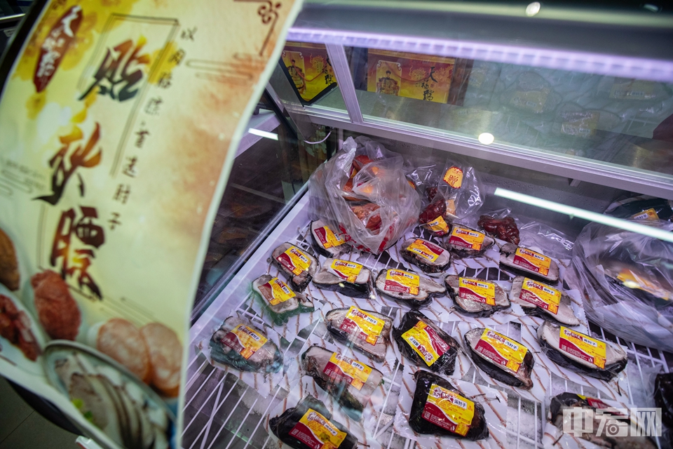 8月6日，天福号前门店，酱肉整齐的摆放在货柜上。中宏网记者 康书源 摄