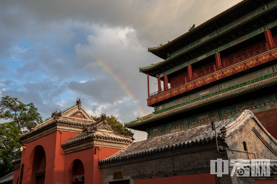 北京连续第4天出现彩虹，美景刷爆了社交媒体。 中宏网记者 富宇 摄