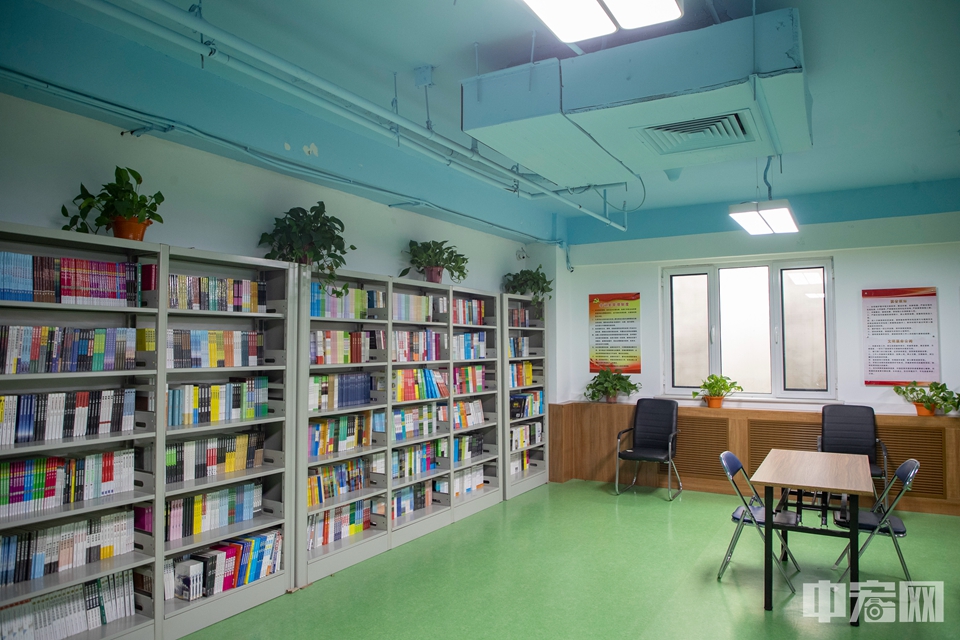目前，霍家营社区拥有图书室两间，电子阅览室一间，开放式书屋一个、自助借阅书架一个，电子书借阅一体机一台，馆藏书8000余本。